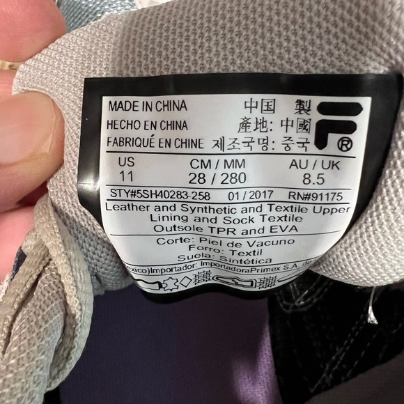 NWT - FILA women’s hiking/walking-tennis shoes - Picture 3 of 4